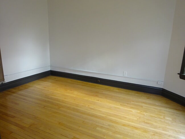 Building Photo - 2602 W 22nd Pl