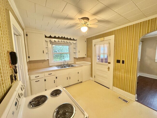 Building Photo - Statesville West - 2BR/1BA