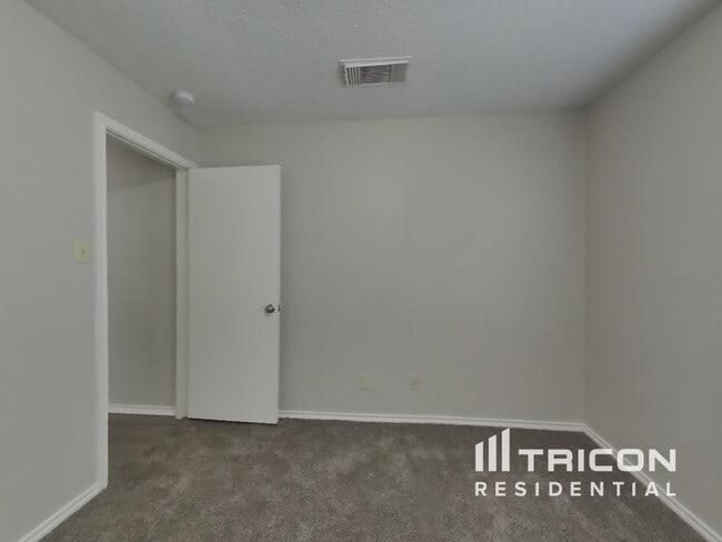 Building Photo - 8130 Ocean Meadow Dr
