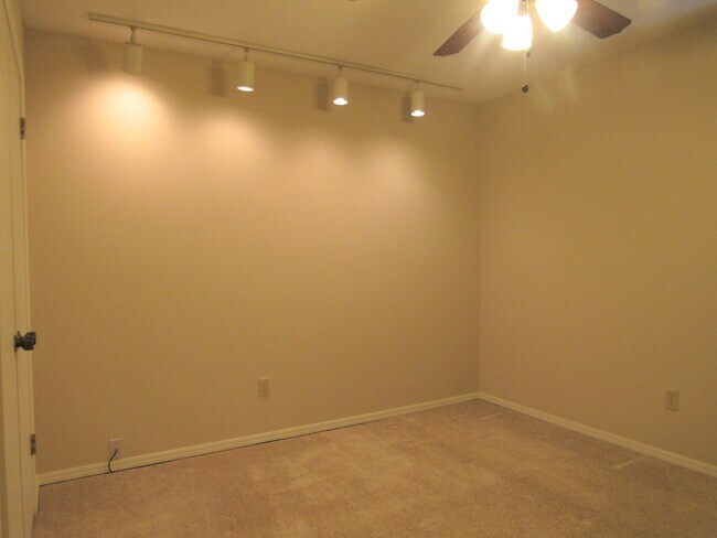 Building Photo - 7016 Stonycreek Dr