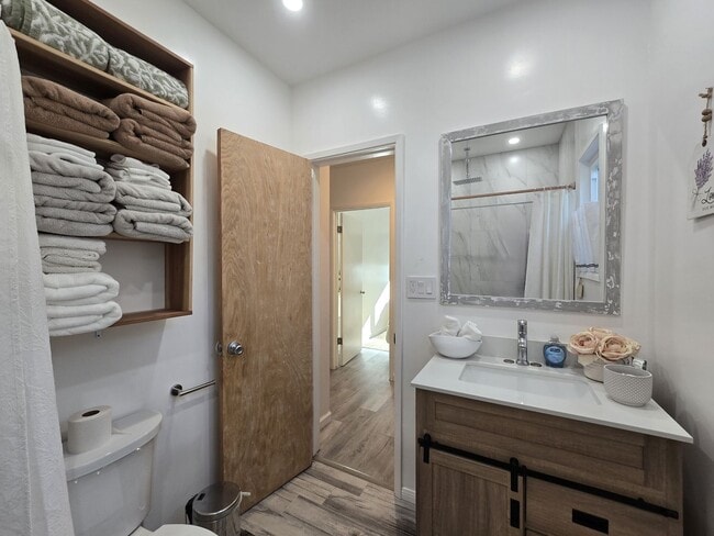 Building Photo - Fully furnished, modern ADU with fully-equipped kitchen shared garden.