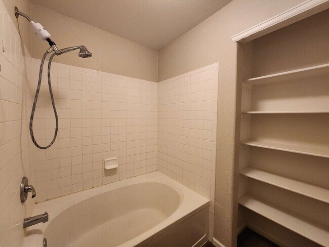 Building Photo - Spacious Two-Suite Townhome With Garage, Fireplace And Community Pool