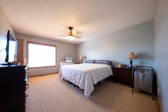 Building Photo - 3292 Century Dr