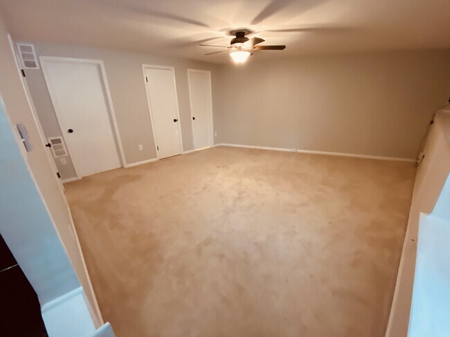 Building Photo - 6215 Cool Valley Ct