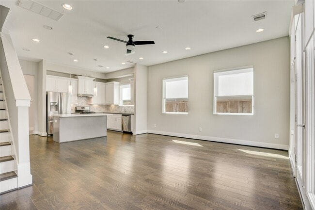 Building Photo - 2413 Chapman St