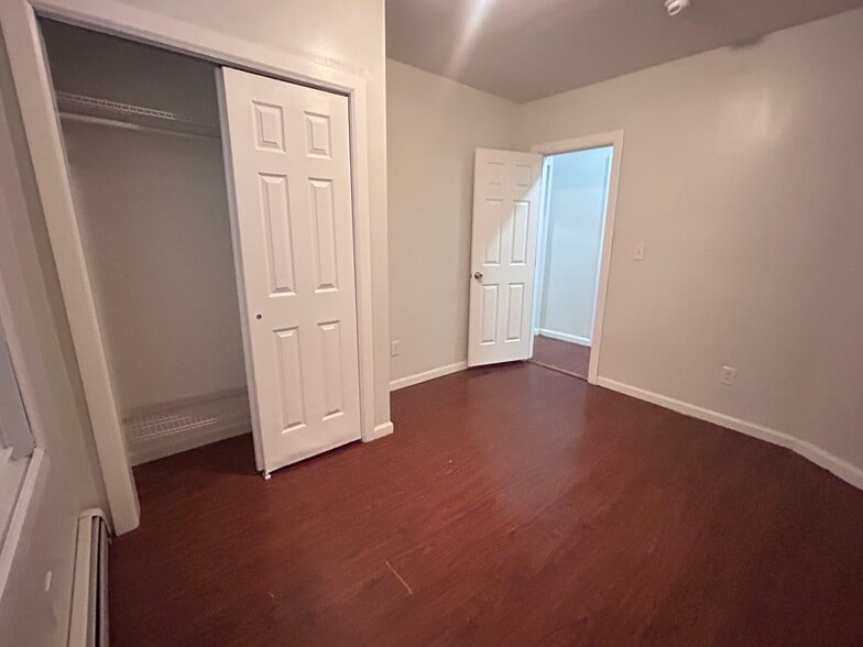 Building Photo - 424 58th St