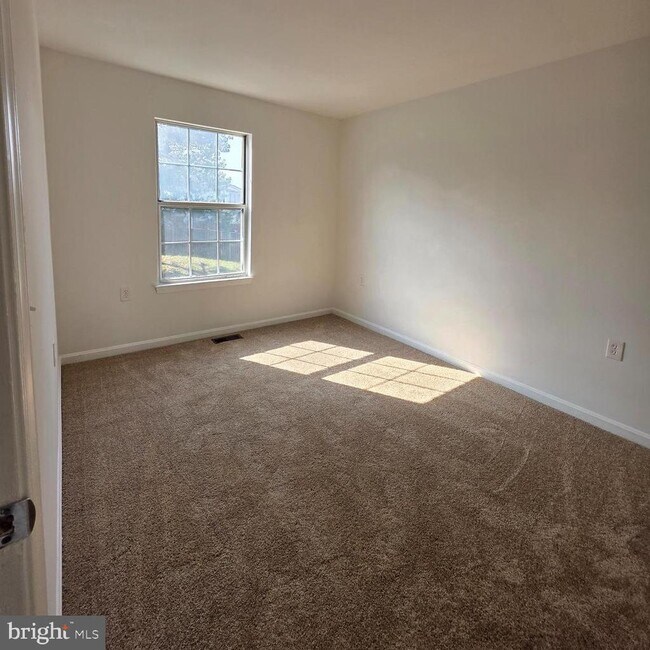 Building Photo - 404 Trefoil Pl