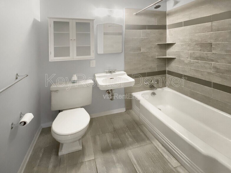 Building Photo - 6319 Iris Way