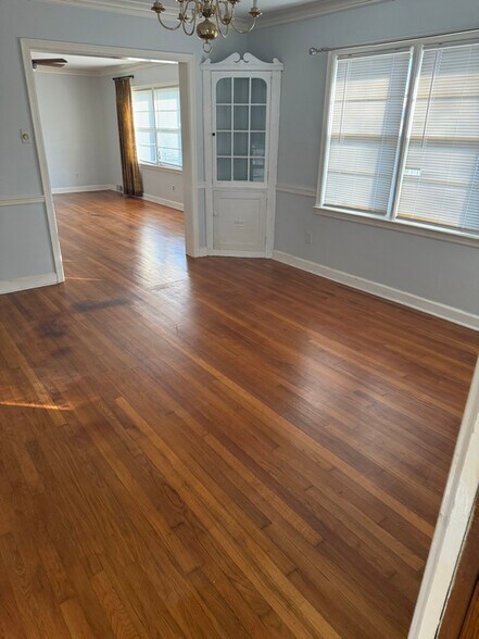 Building Photo - 3896 Park Ave