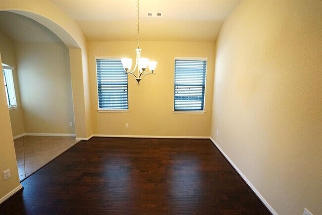 Building Photo - 1067 Cedar Lake Ct