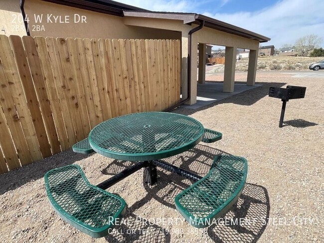 Building Photo - 204 W Kyle Dr
