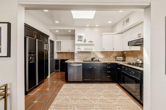 Building Photo - 46310 Shadow Mountain Dr
