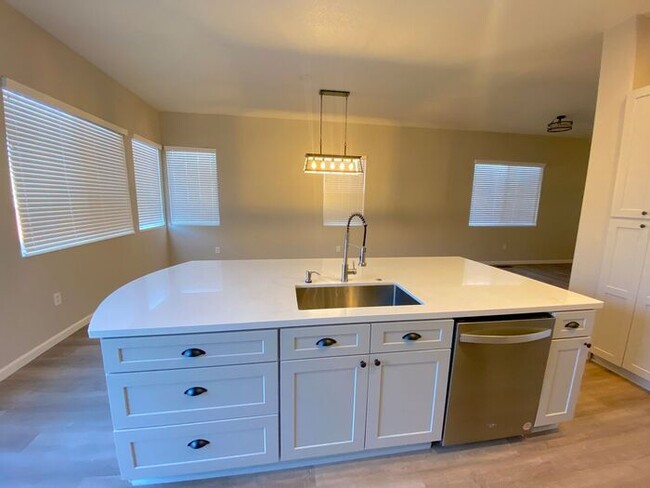 Building Photo - Single Story 4 Bedroom House in SE Reno - ...