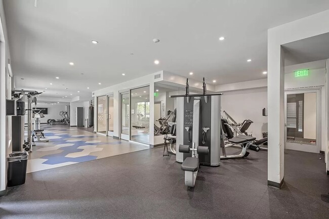 Building Photo - Opulent, Fully Furnished Private Room in S...