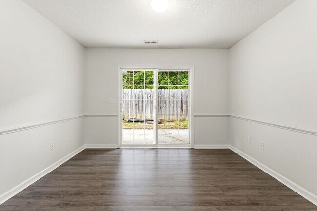 Building Photo - Charming 3-Bedroom Retreat with Cozy Fireplace in Simpsonville