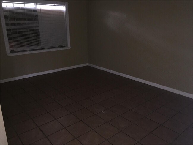 Building Photo - 3895 St Elmo Ave