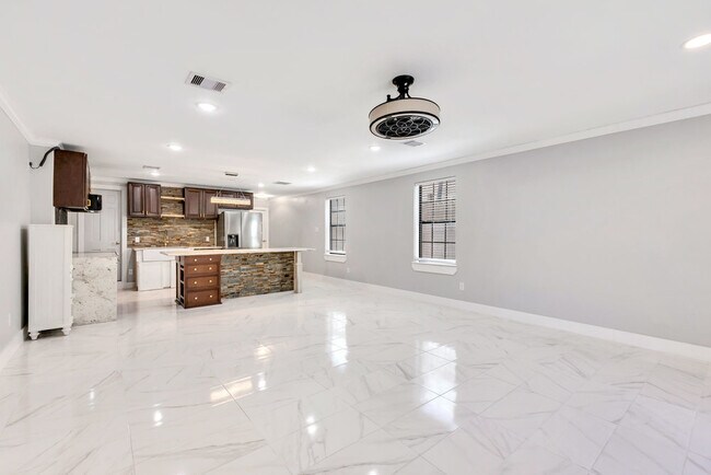 Building Photo - 6325 Riverview Way