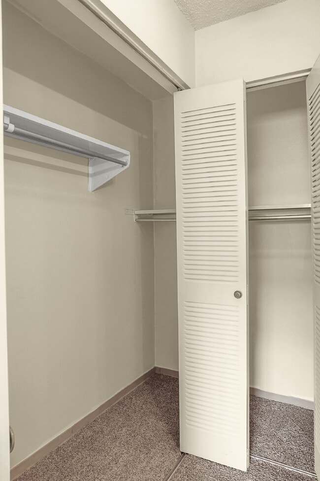 Building Photo - 1,295.95 - 2 Bed, 1 Bath Apartment in Co Springs with Pool and Clubhouse Access!