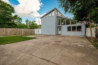 Building Photo - 6311 Crestside Dr