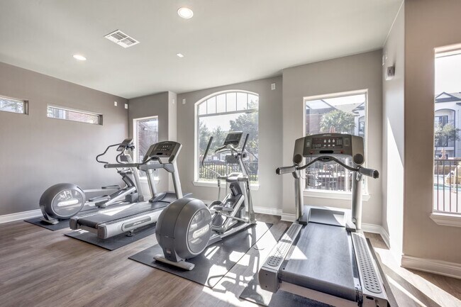 Building Photo - Comfort & Convenience in Houston!