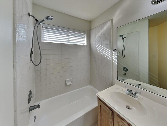 Building Photo - 10719 Scenic Dr