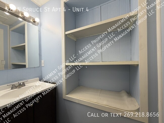 Building Photo - 521 Spruce St