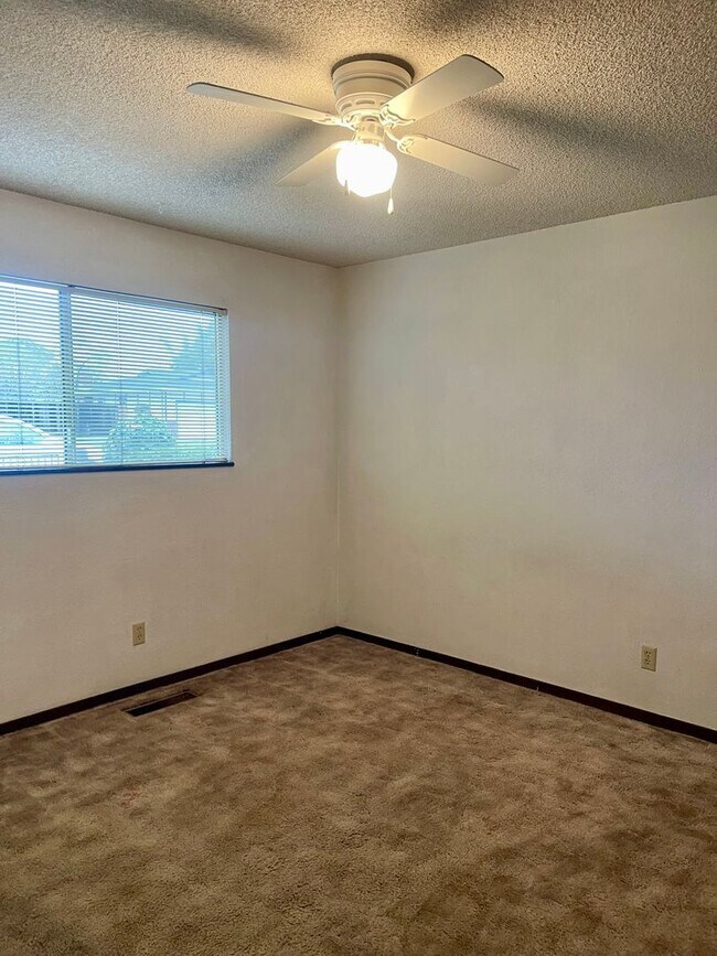 Building Photo - CHARMING 3 BED 2 BATH HOUSE WITH NEW HVAC, ROOF & LARGE FENCED BACKYARD