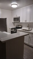 1+1 AVAILABLE NOW - 3293 Cahuenga Blvd W