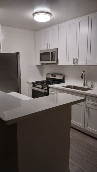 Primary Photo - 3293 Cahuenga Blvd W