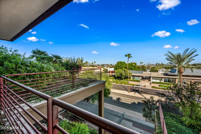 Building Photo - 7167 E Rancho Vista Dr