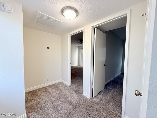 Building Photo - 764 Lawrence Dr