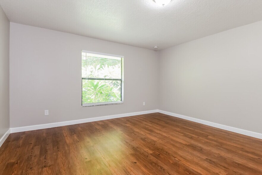Building Photo - 10416 Calle De Flores Dr