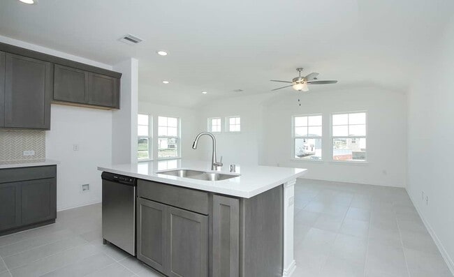 Building Photo - 3607 Crescent Moon Ct