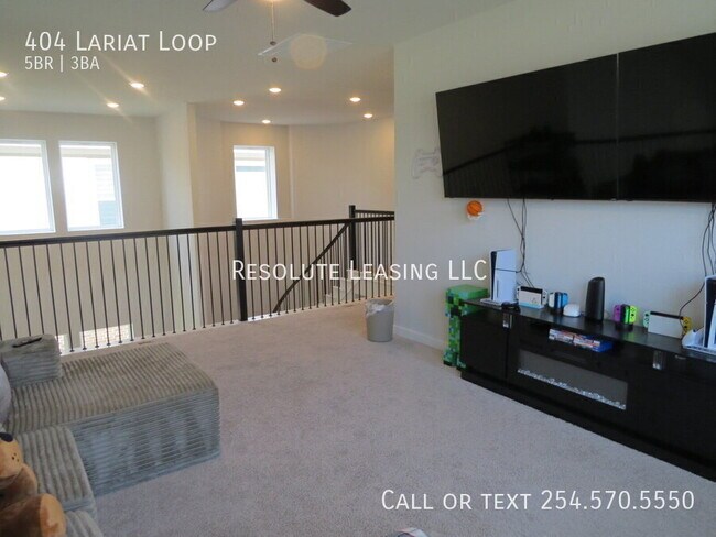 Building Photo - 404 Lariat Lp