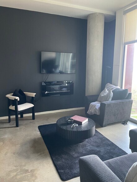 Livingroom - 2115 Yeaman Pl