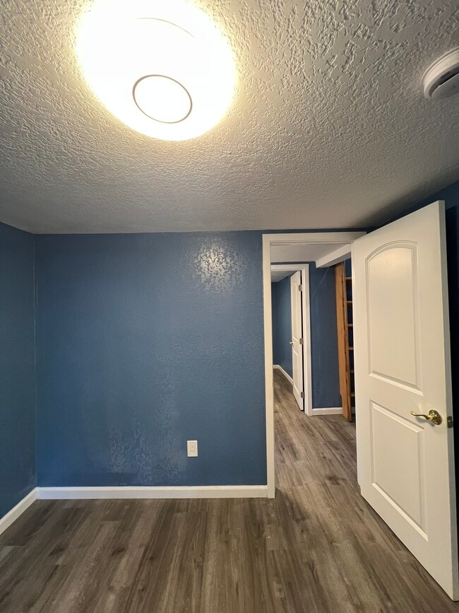 Building Photo - 1081 Craig Ave