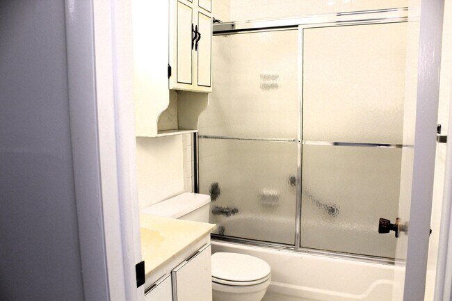 Building Photo - 5620 Queen Palm Ct