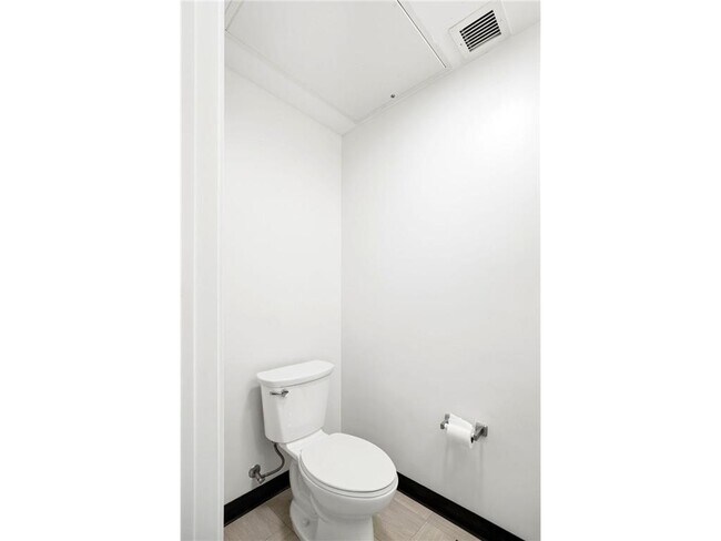 Building Photo - 2318 Jefferson St NE