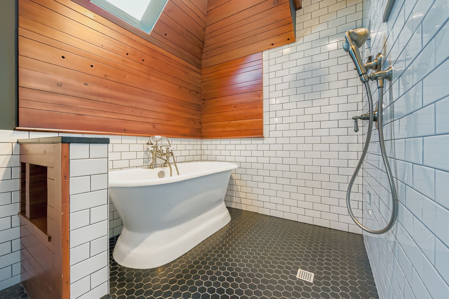 Full Bath - 4904 NE 16th Ave