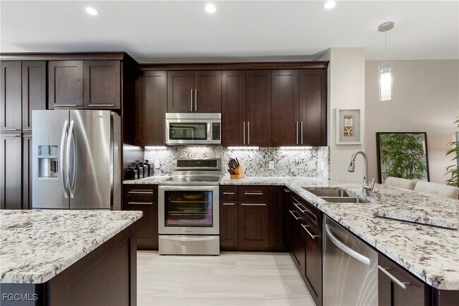 Building Photo - 11041 Gulf Reflections Drive