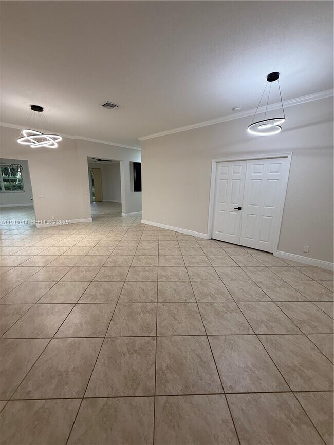 Building Photo - 1007 Nandina Dr