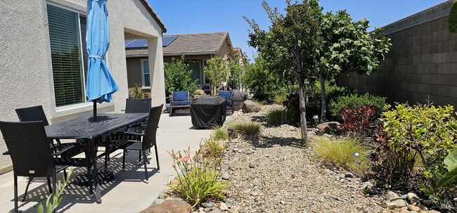 Building Photo - 366 Silver Ridge Dr
