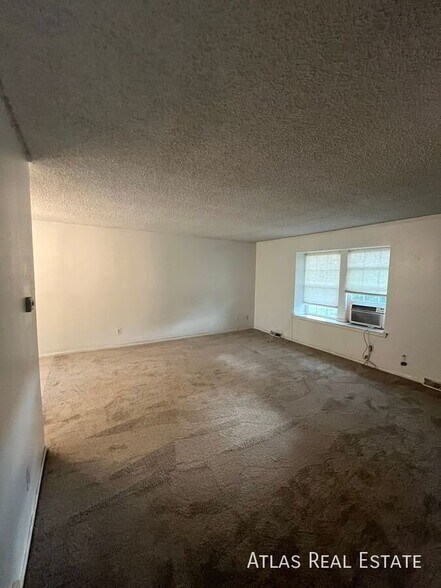 Building Photo - 870 S Leyden St