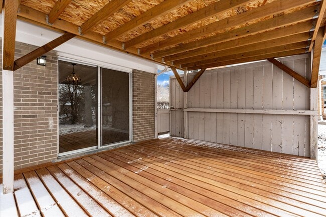 Building Photo - 982 E Briarwood Cir S