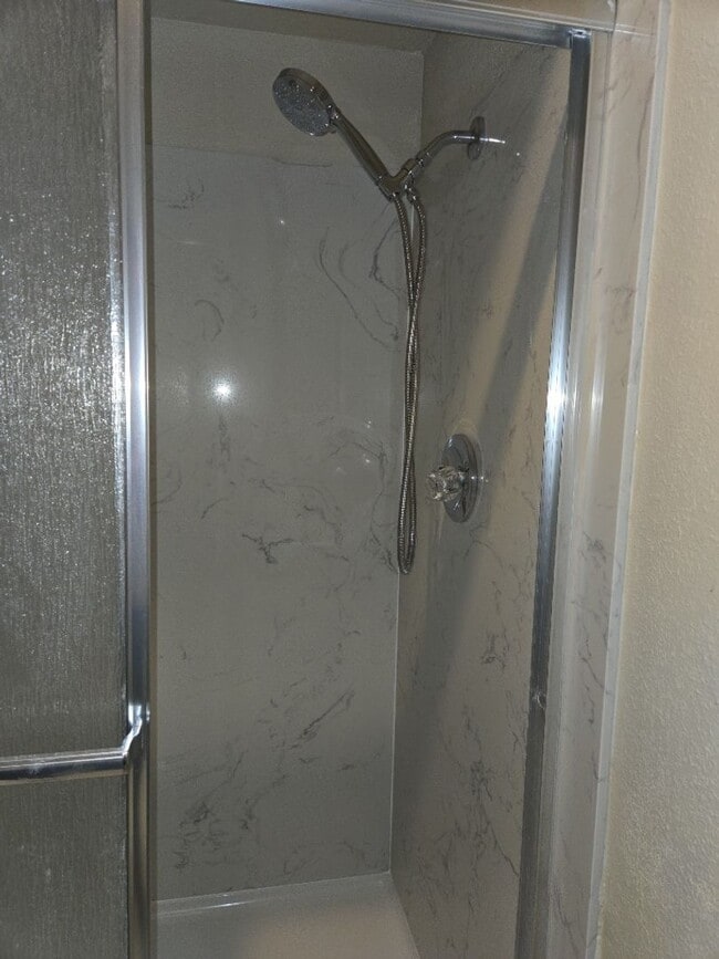 Building Photo - Charming Single Story 3 Bed 2 Bath House