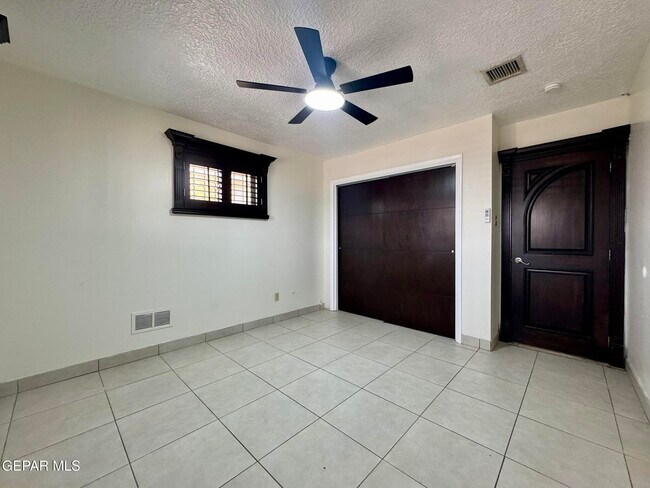 Building Photo - 142 Clairemont Rd