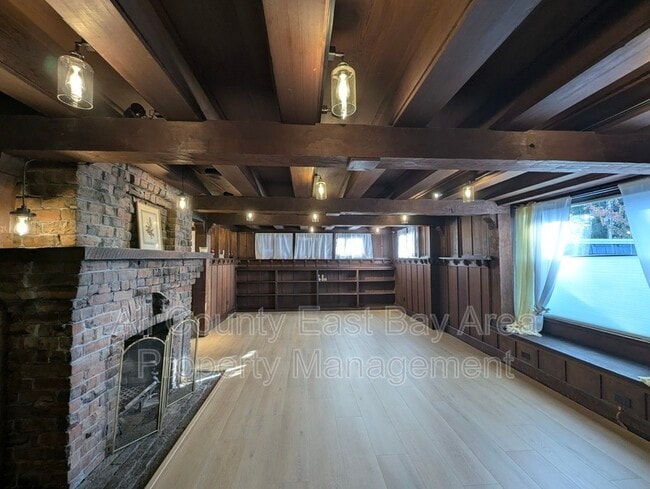 Building Photo - 1529 Josephine St