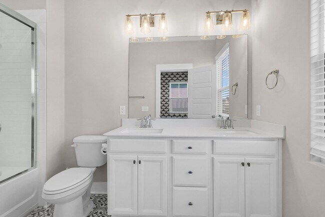 Building Photo - Beautifully Upgraded 3 Bedroom, 2.5 Bathro...