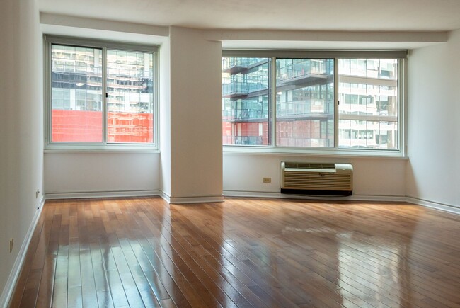 Building Photo - Streeterville Upgraded 2b/2b High-rise Condo
