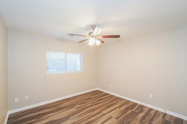 Building Photo - 6723 River Rd